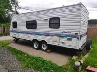 East Burnaby RV trailer, close to amenities Hotel in zona Simon Fraser University