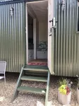 Stylish shepherd's hut, 10 mins walk from beach and village