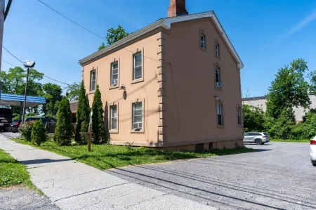 King Bed / Private Parking / 300mbps+ WiFi