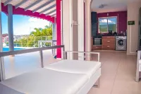 VILLA D'ALICE 1 TOWN CENTER 10 minutes ON FOOT FROM THE BEACH OF BOURG 3 STARS Hotels in Sainte-Anne