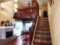 Exclusive Villa with panoramic vistas of city and mountains from your own hottub