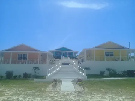 The Swimming Pigs Resort-Peach