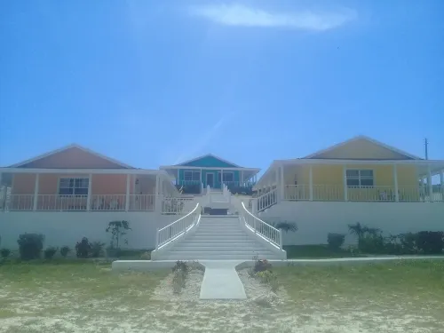 The Swimming Pigs Resort-Peach Hotels in Rolleville