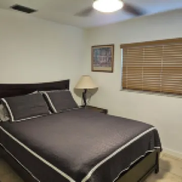 Beautiful Villa! On Wildlife Area, Natural Privacy! Close to Everything. Welcome