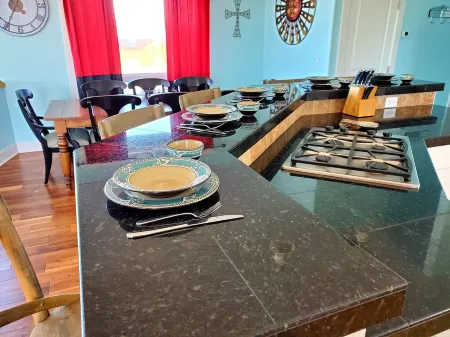 Large family-friendly home; Walk to Bella Beach; Ocean View; Hot Tub