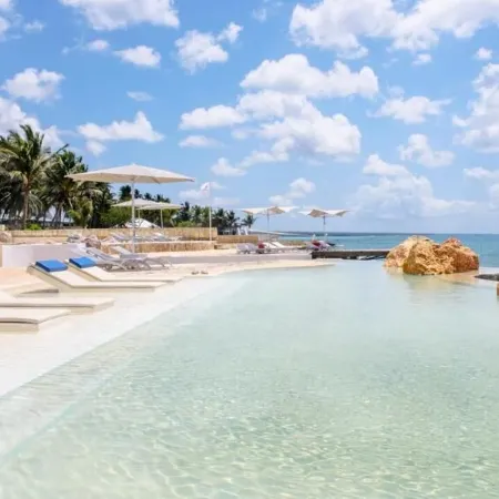 Cozy Apartment with 24/7 pool - 5-10 min walk to Beach, Clubs, activities!