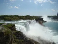655 Walk to the Maid of the Mist