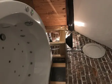 Large room with whirlpool