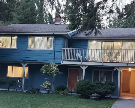 NorthVAN Nature Living Home, 5min to town, beach, suspension bridge, river ,hike Hotels in North Vancouver