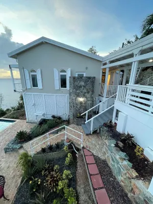 Secluded Oceanfront Villa with pool and incredible view! Welcome to Paradise! Hotels in 