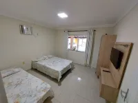 5 BEDROOM HOUSE WITH POOL