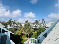 Sealofts #18: Cozy 2-bed loft-style condo on the water with WiFi, pool and AC
