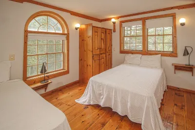 The Brown House. Indoor pool - Spa - Sauna - Gameroom Hotels in 