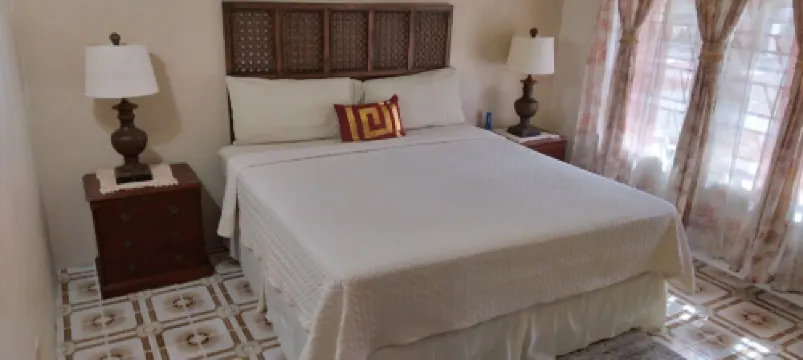 FAMILY GETAWAY LOCATION Spacious four-bedroom home near beaches