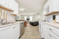 Lovely 2-Bedroom Home Located Close To It All