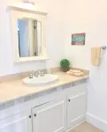 Ocean view luxury condo steps from the beach Hotels in 