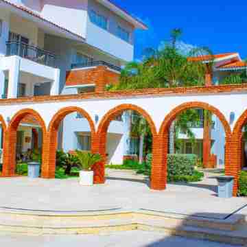 Central & Modern/Pool View/Close to beach/2Br-2Bt Hotel Exterior