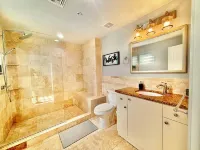 Extra spacious condo 5min from pristine beach