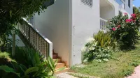 DOWNSTAIRS VILLA 500M FROM THE BEACH