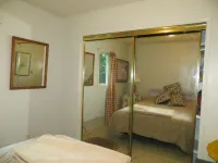 LINDA  GAYE's HISTORIC  COTTAGE NEAR BEACH & PROMENADE Hotels in Sylvan Lake