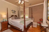 Coquille Cottage located in Historic Madisonville