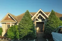 Walk to ski slopes! INCREDIBLE MTN VIEWS,SUNSETS, HOTTUB, FIREPLACE