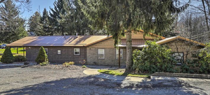 Near Mines & Meadows: Spacious Home w/ Game Room ビーバーのホテル