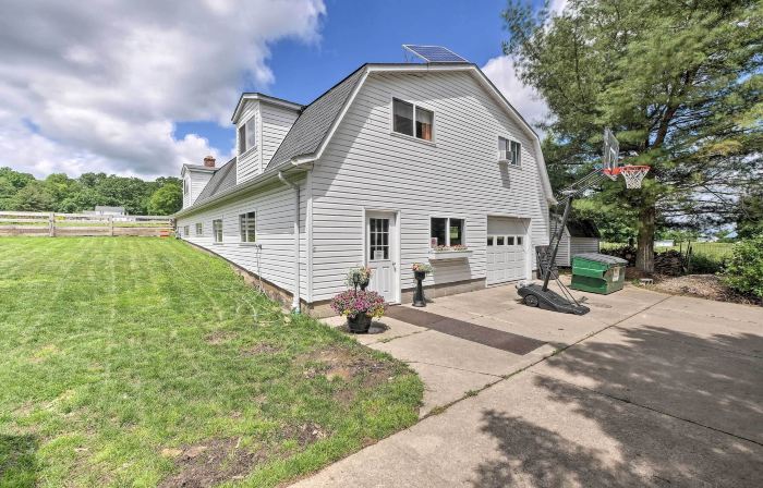 Loft Unplugged w/ Outdoor Space in Amish Country!