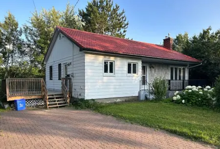 South End Bungalow - 5 full bedrooms