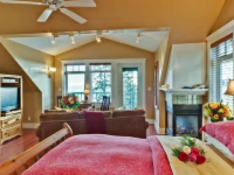 Bonniebrook Lodge Hotels in Sunshine Coast