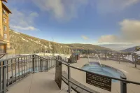 Luxe Schweitzer Condo w/ Hot Tub: Ski-in/Ski-Out! - Apartments