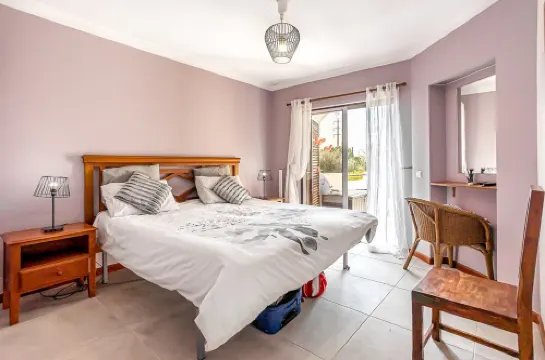 Recently Renovated Ground Floor Apartment, 2 new Bathrooms with walk in showers