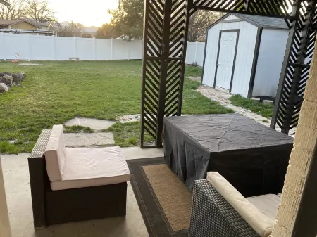 Adorable Studio by SLCC Отели в г. Тейлорсвилл