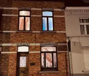 be house • lodge over comfy in Bruges