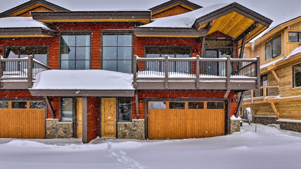 Relax Fireside: Silverthorne Home 11 Mi to Skiing!