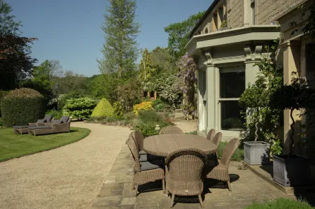 Outwood House Отели рядом со станцией Headingley