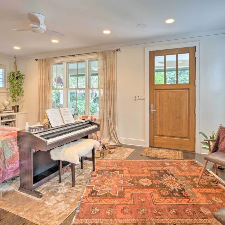 Pool & Hot Tub: Ideally Located 'Austin Oasis'