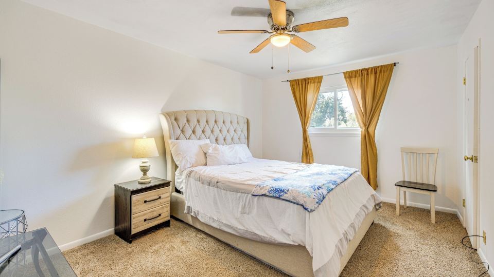 9 Mi to Dtwn: Spacious Retreat in Corpus Christi!