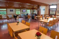 Stirling Youth Hostel - breakfast