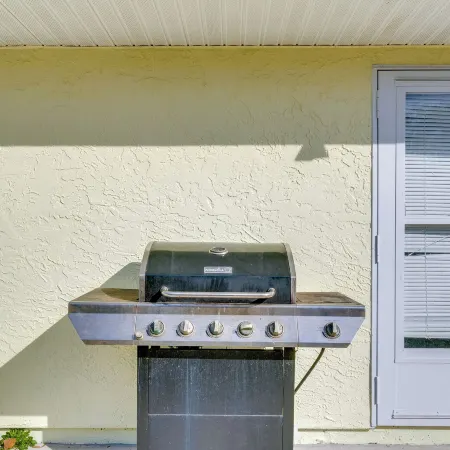 Fishing Dock and Grill Pet-Friendly North Port Home