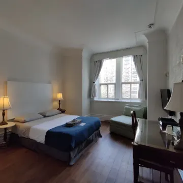 Ambrose House & Cafe - Self Check-in Guesthouse Hotels near McGill University