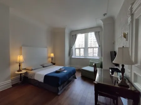 Ambrose House & Cafe - Self Check-in Guesthouse Отели рядом с достопримечательностью «Университет Макгилла»