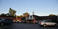 洛克波特套房酒店 - 停車場