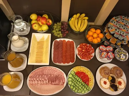 Alfa Hotel Отели в г. Дьор