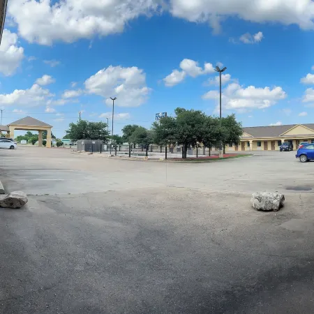 Whitesboro Inn & Suites