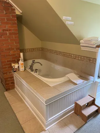 The Red Coat Отели рядом с достопримечательностью «Сентенниал Лилак Гарден»