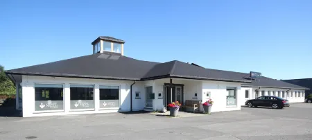 Napoli Resturant & Hotell As Отели в г. Саннесшёэн