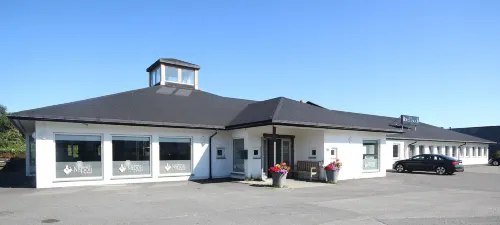 Napoli Resturant & Hotell As Hotels in Sandnessjøen