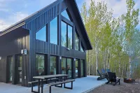 2 Mi to Lutsen Mtn: Modern Cabin w/ Patio Fire Pit - Boutique
