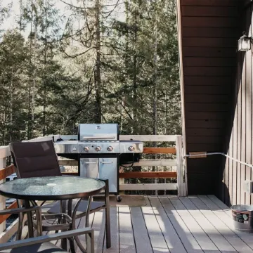 05Mbh - Economical - Wifi - Pets Ok - F/p - D/w - Sleeps 2 1 Bedroom Apts by RedAwning